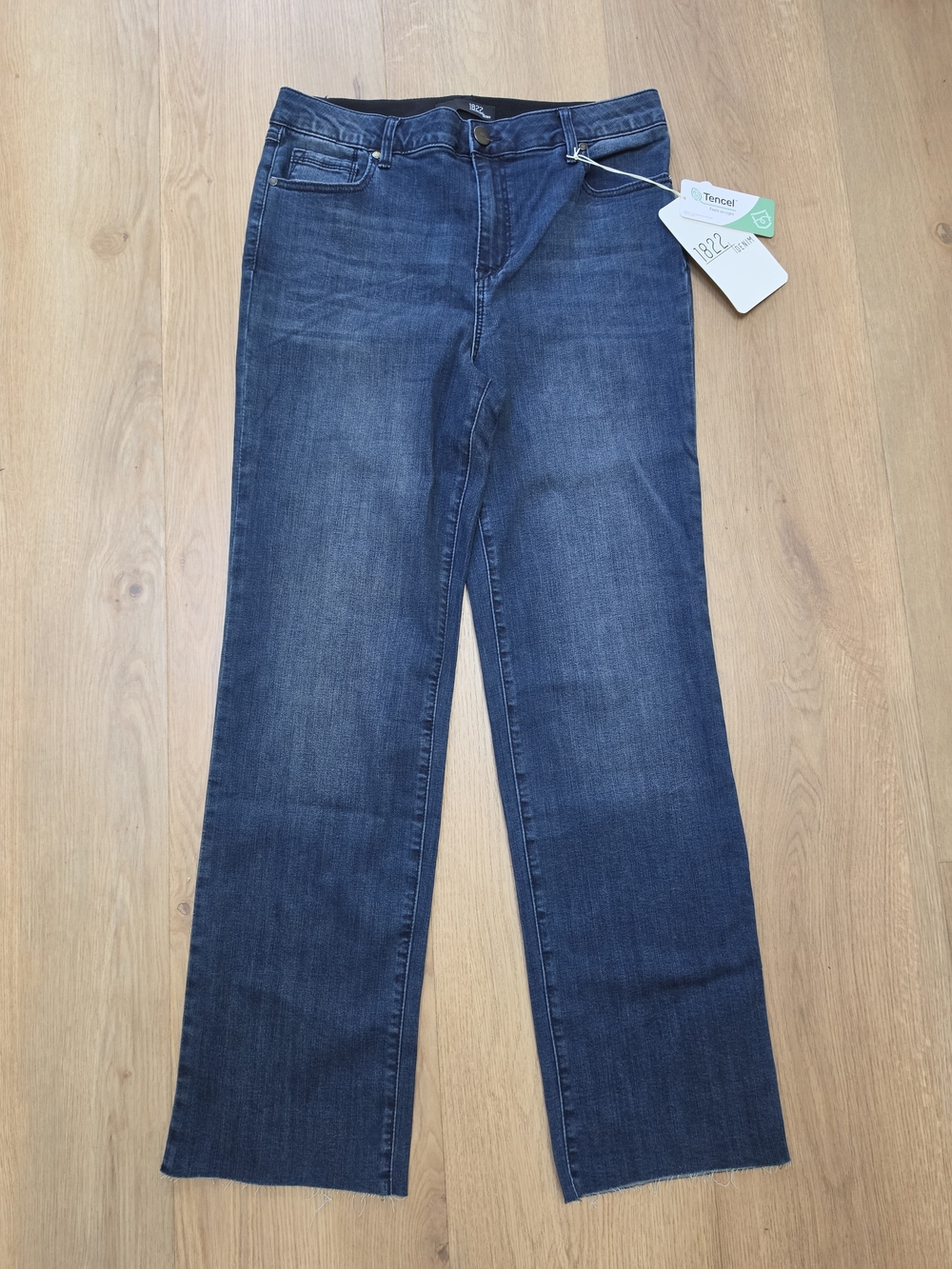 NWT 1822 Denim Magic Waistband High Rise Straight Jeans Size 12/31